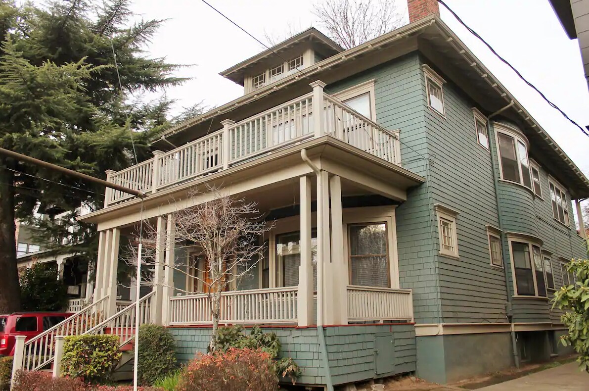 Primary Photo - 2145 NW Glisan St