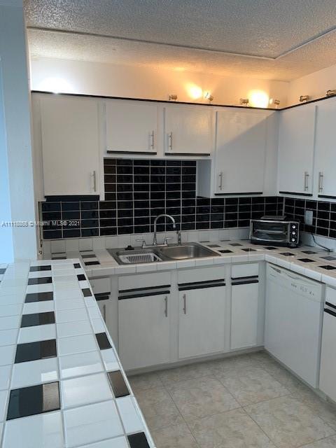 Foto del edificio - 14820 Naranja Lakes Blvd