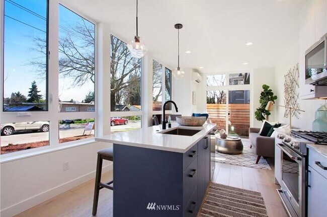 Foto del edificio - 8553 Interlake Ave N
