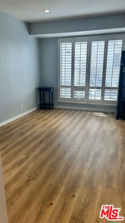 Building Photo - 557 E Verdugo Ave