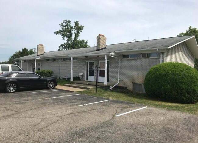 Building Photo - 191 Summit View Ct