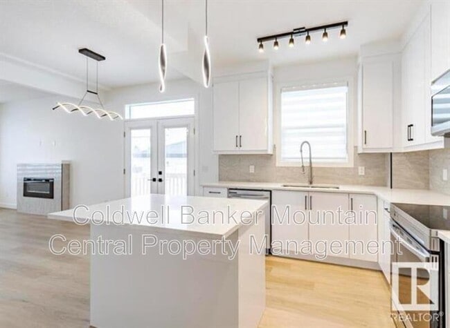 Building Photo - 10008-10162 162 St NW