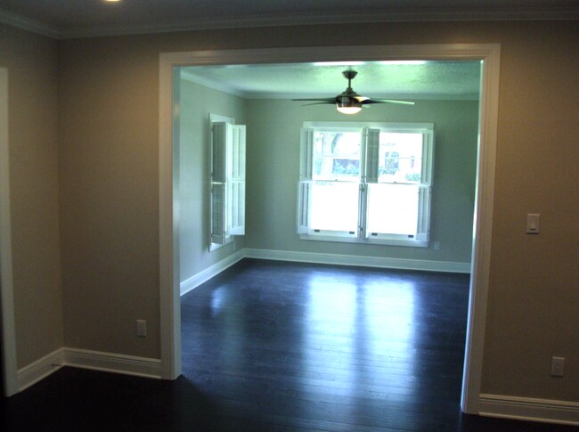 Foto del edificio - 2490 Harrison Ave