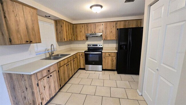 Building Photo - 2906 Cedaridge Dr