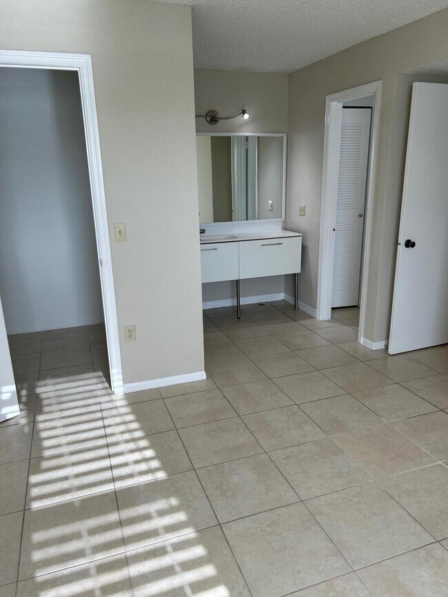 Foto del edificio - 1401 Village Blvd