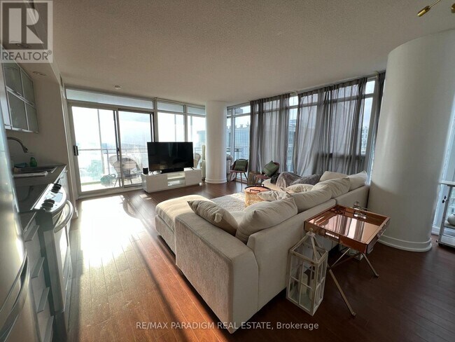 Building Photo - 2509 - 25 CAPREOL COURT