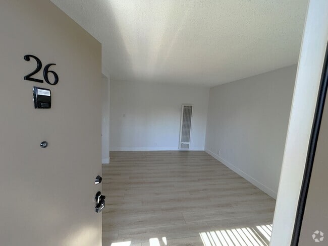 Building Photo - 650 W Gardena Blvd