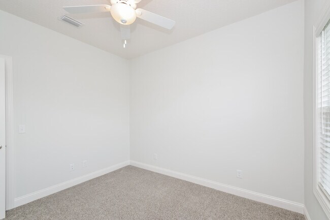 1074 Walker Point Way - SQFT 1153 - 012-photo-bedroom-12802062 - Walker Point