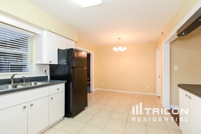 Foto del edificio - 12943 N Oregon Ave