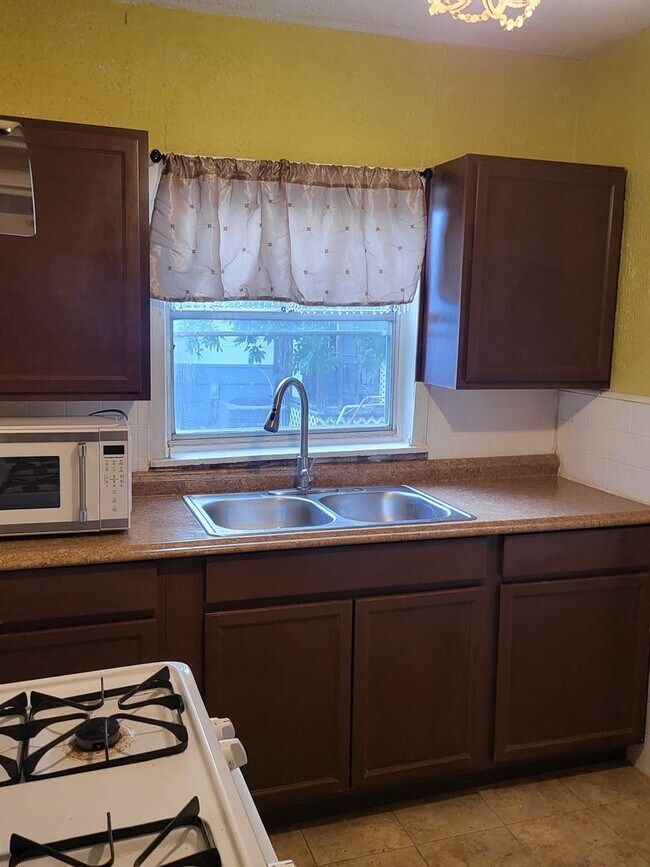 Foto del edificio - 3 Bedroom Single Family Home in San Antonio