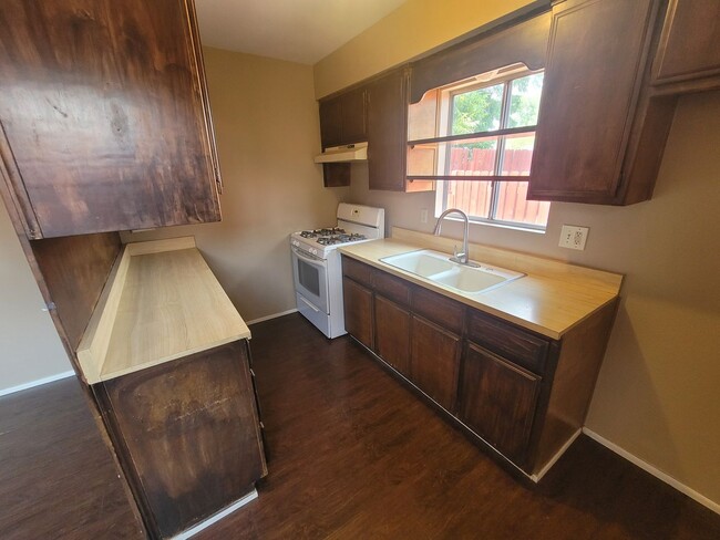 Building Photo - Single-Story 1-Bedroom Apartment in Yucaipa!