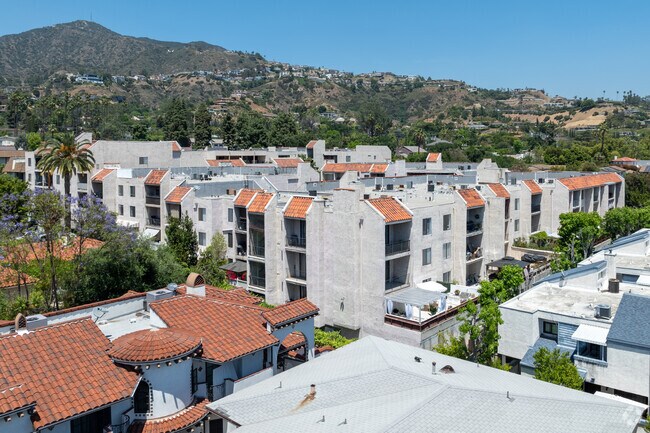Building Alternate - Casa De Valley View