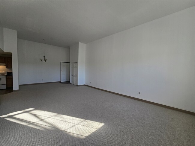 Building Photo - 130 Beach St