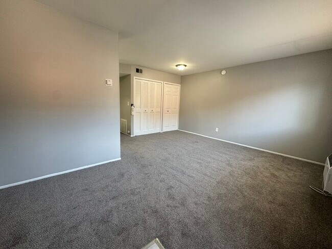 Building Photo - 4431 Oakwood