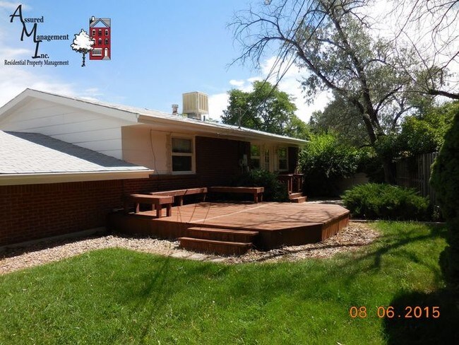 Building Photo - Large bi-level home with 1-car garage!