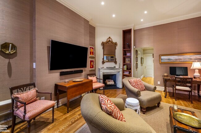 Building Photo - 105 W 78th St