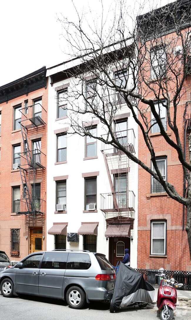 Building Photo - 223 Sackett St