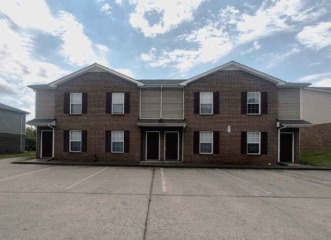 Building Photo - 812D OAK ARBOR CT, CLARKSVILLE, TN 37040