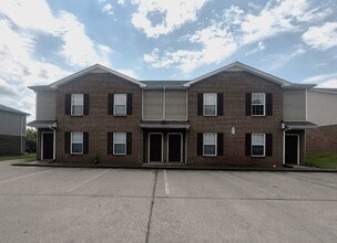 Building Photo - 812D OAK ARBOR CT, CLARKSVILLE, TN 37040