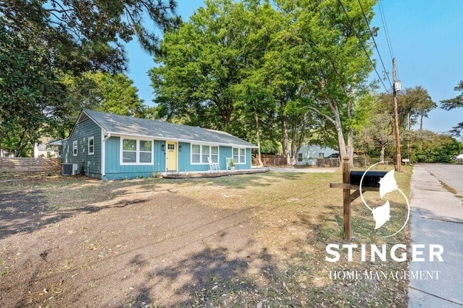 Building Photo - 2705 Jones Ave