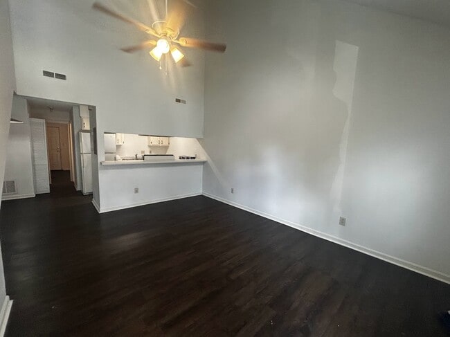 Building Photo - 2387 Parrot Ln