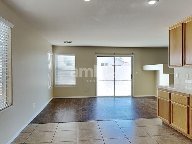 Foto del edificio - 8628 Hidden Pines Ave