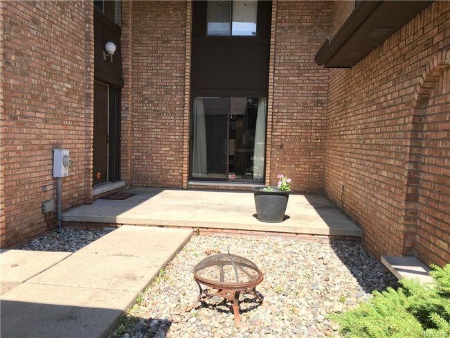 Building Photo - 3961 Chablis St