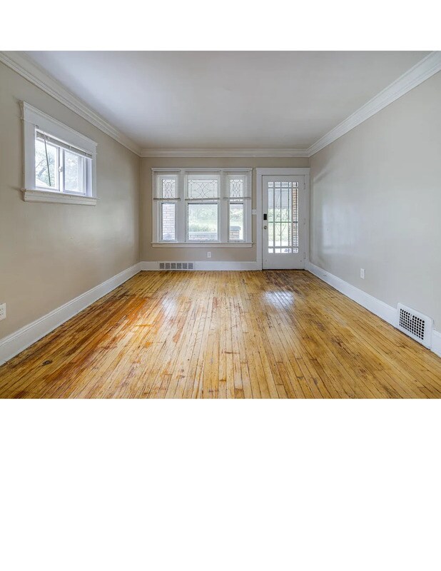 Building Photo - 12401 Parkhill Ave