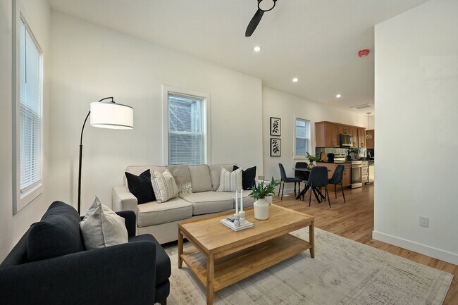 Building Photo - 2331 Belleview Ave