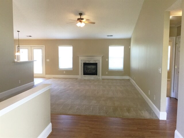 Foto del edificio - 4008 Edgeview Dr