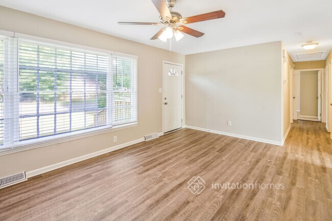 Building Photo - 330 Red Roan Pl