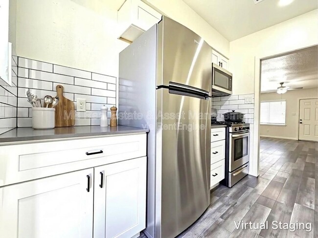 Building Photo - 1505 E Oak St