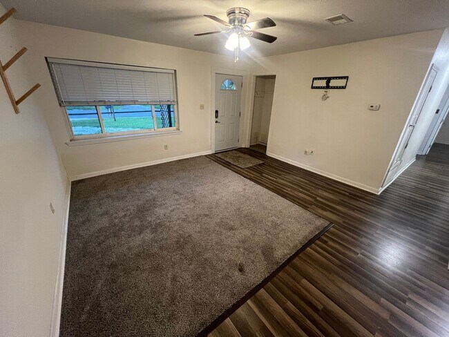 Foto del edificio - Charming 3 Bedroom, 1 Bath Pensacola Home available !!