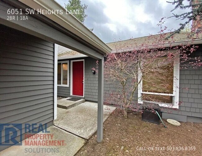 Building Photo - Bright and Charming Duplex W/ Loft in the ...