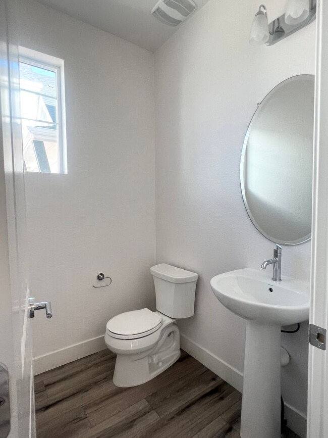 Foto del edificio - Like New 4bd/4ba Home Located in Desired Raindance Community