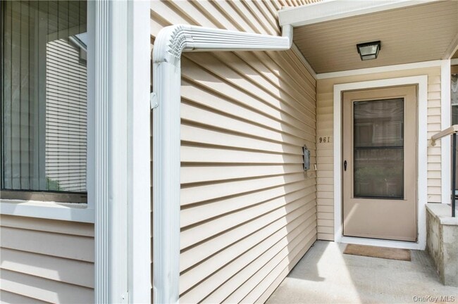 Building Photo - 96 Molly Pitcher Ln