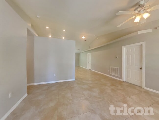 Foto del edificio - 23183 Burlingame Ave