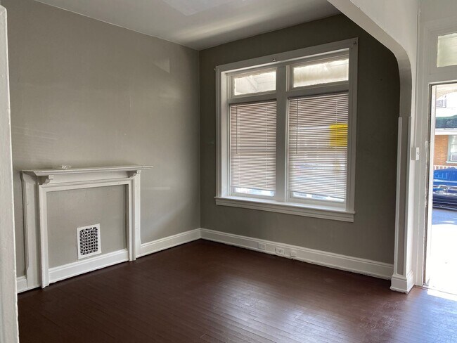 Building Photo - 5 br, 1 bath House - 935 W. COLLEGE AVENUE