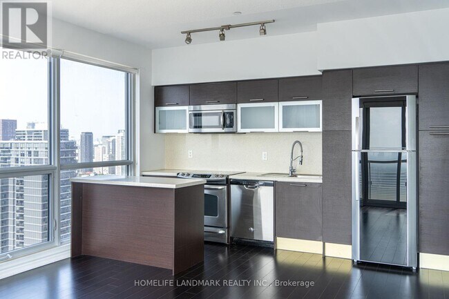 Photo du bâtiment - 386-4386 Yonge St