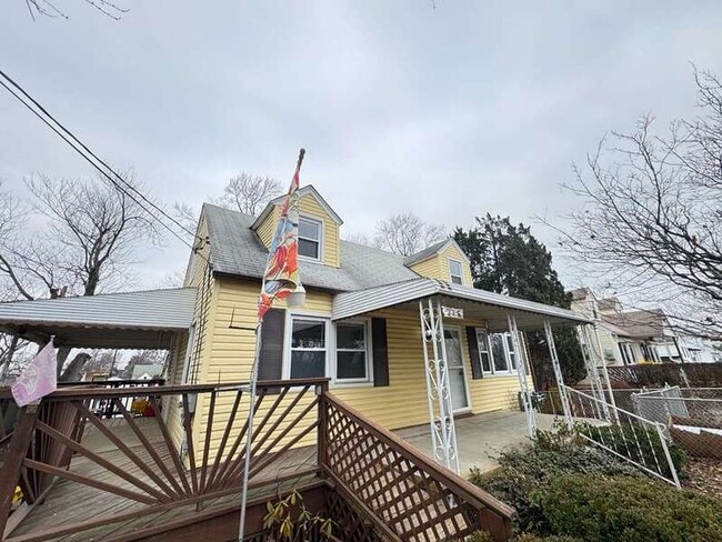 Foto del edificio - 316 Holy Cross Rd