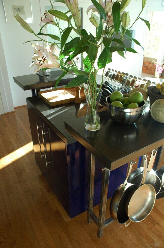 Kitchen - 956 N High St