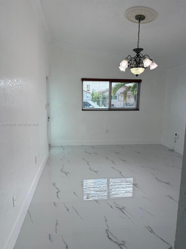 Foto del edificio - 2775 W 71st Pl