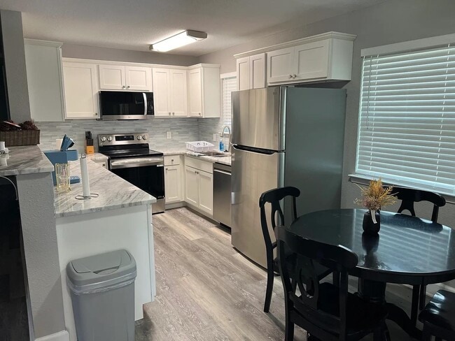 Building Photo - 1906 Karen Ln