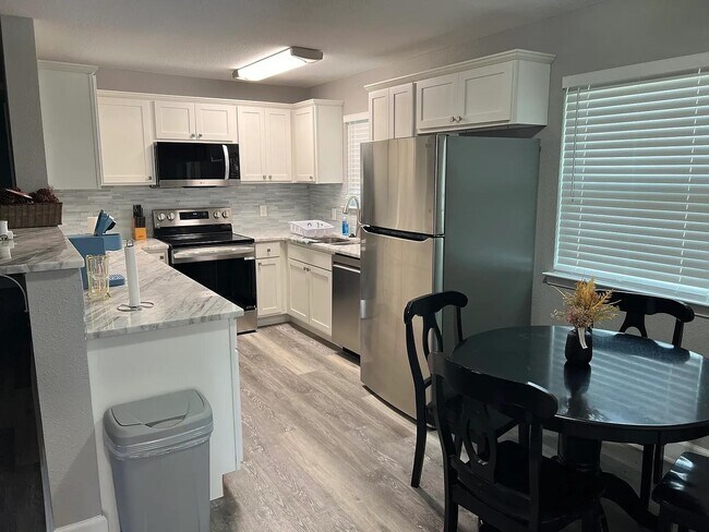 Foto del edificio - 1906 Karen Ln