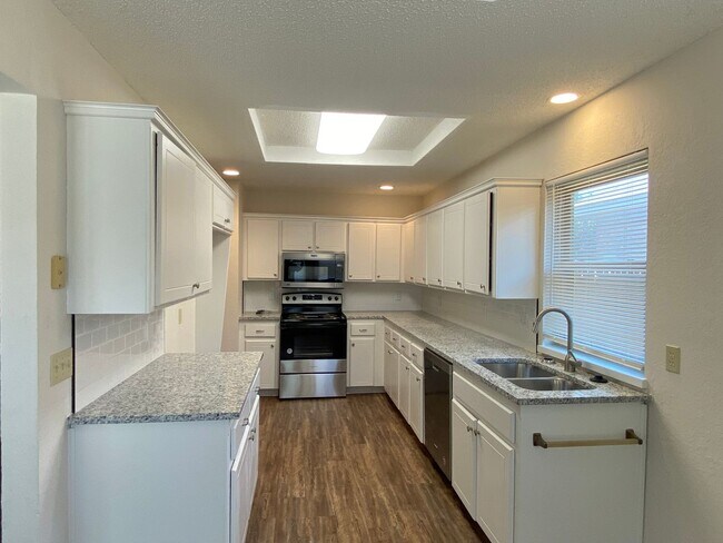 Foto del edificio - Edmond Schools - Newly Renovated 3 bedroom 2 bath