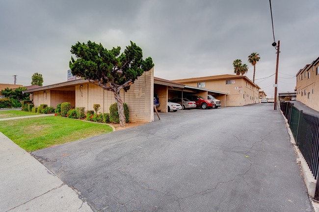 Building Photo - Monte Vista Home Apartments