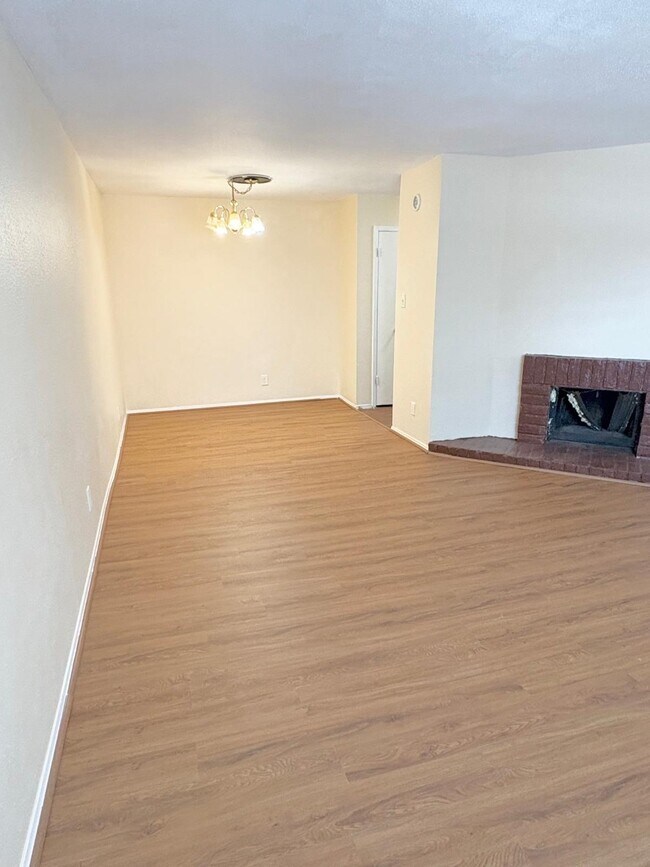 Foto del edificio - 6200 W Tidwell Rd