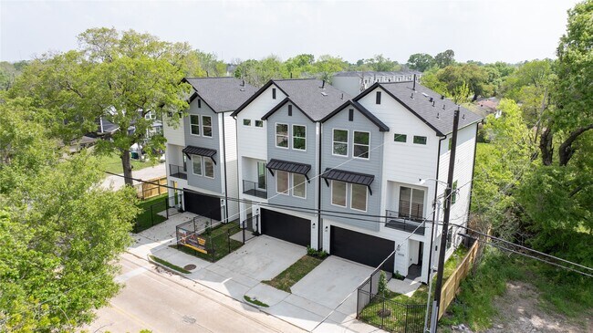 Foto del edificio - 4008 Yellowstone Blvd