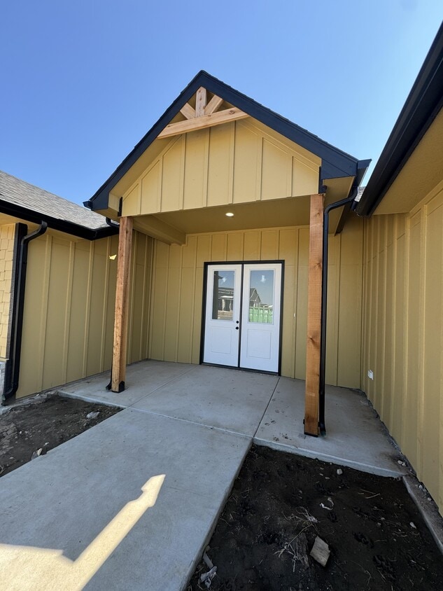 Building Photo - 796 Trails End Ct