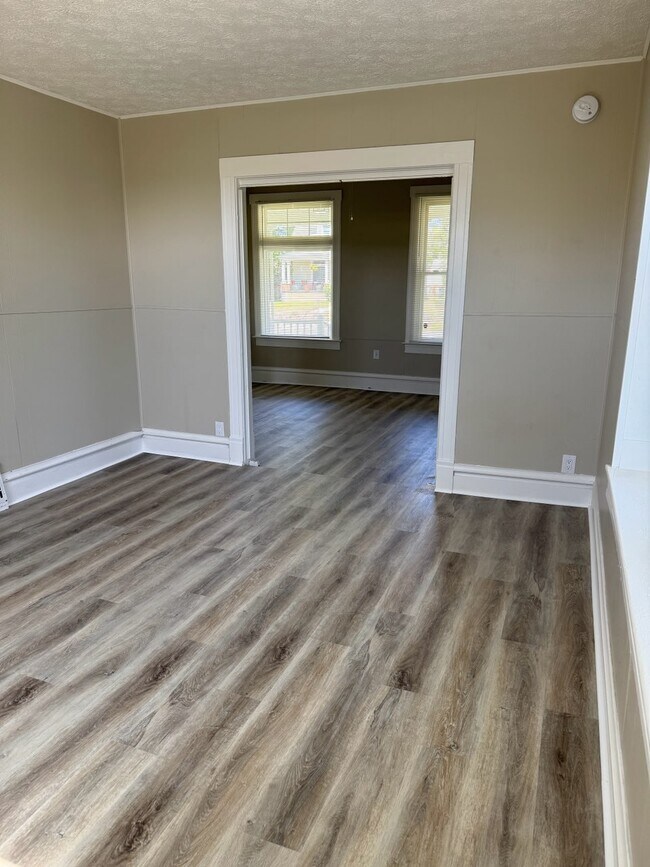 Foto del edificio - 950 E Indiana Ave